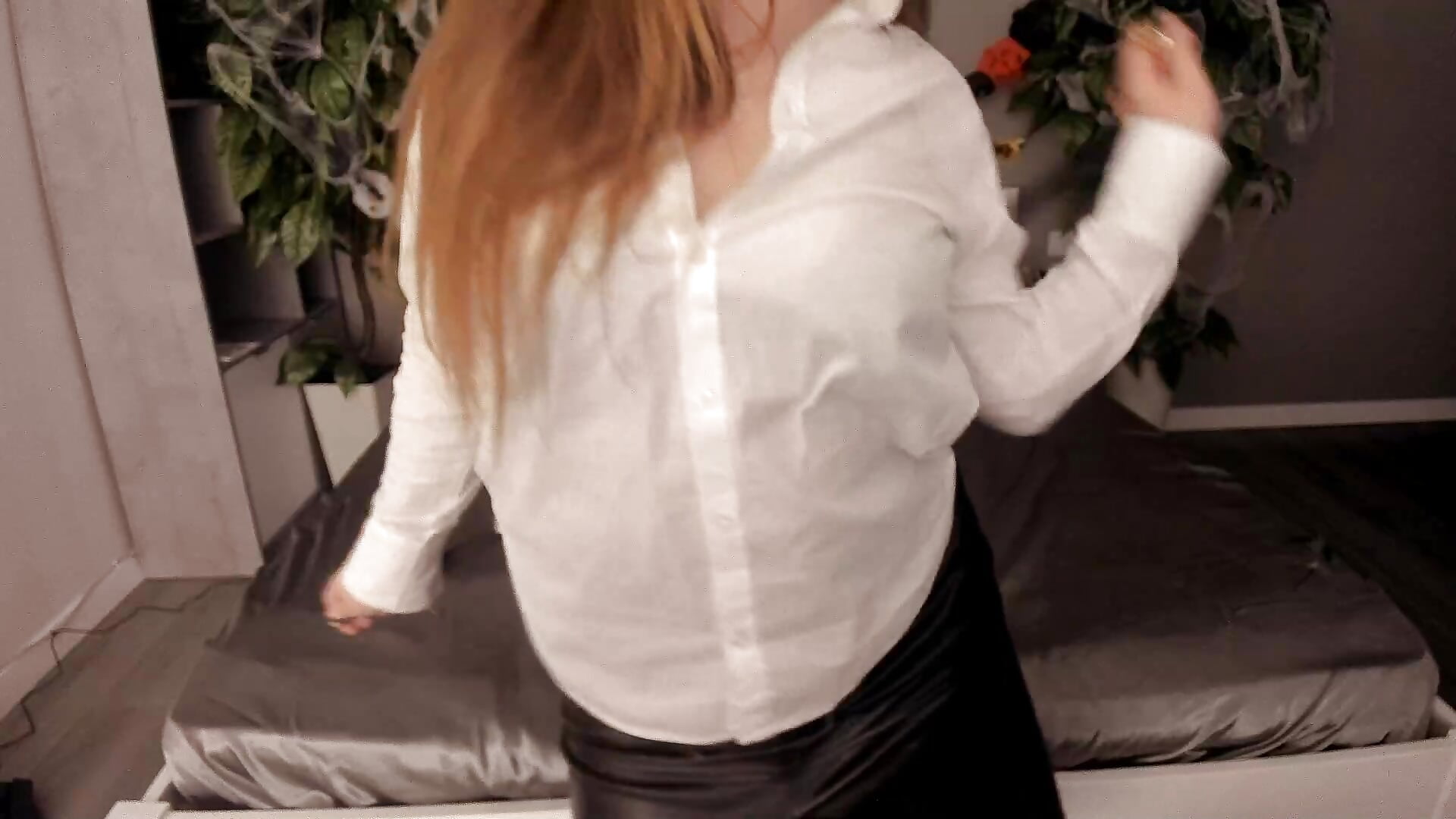 just meow - video by MagicPeachh_ cam model