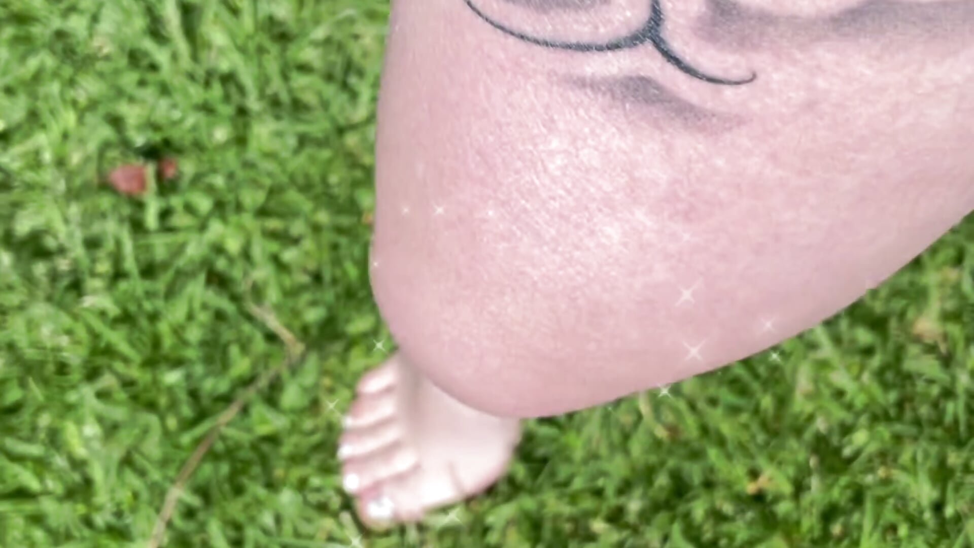 Sunbathing 🦶🏼🦶🏼