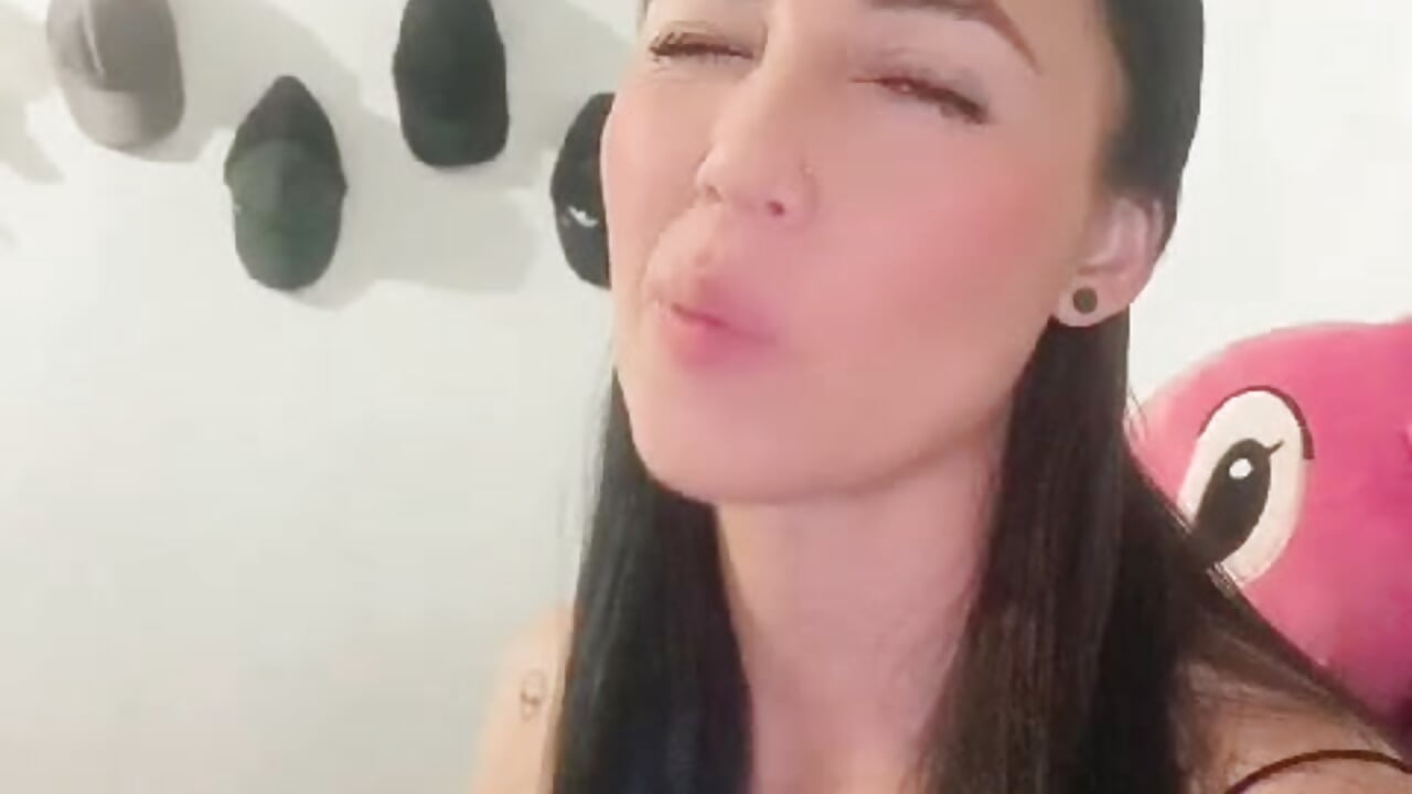 Know me - video by anny_roberts cam model