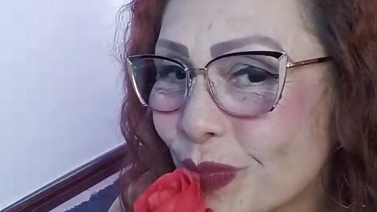 sensual milf / mature girl / romantic