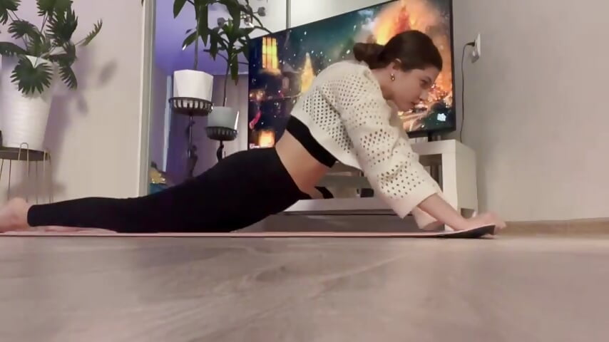 yoga - video evagilmor kameramallilta