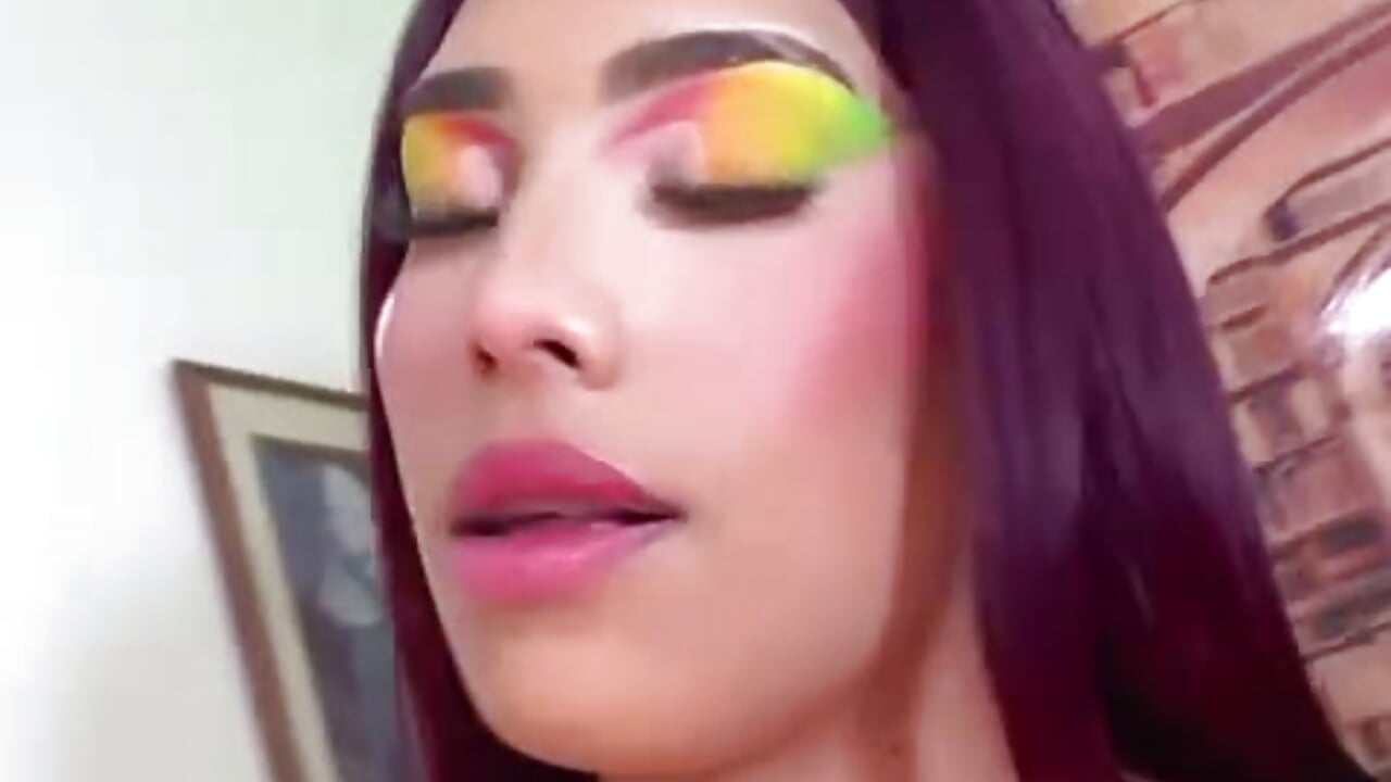 Singing a little hahaha🥰💋 - caribbean_passion_ 캠 모델의 동영상