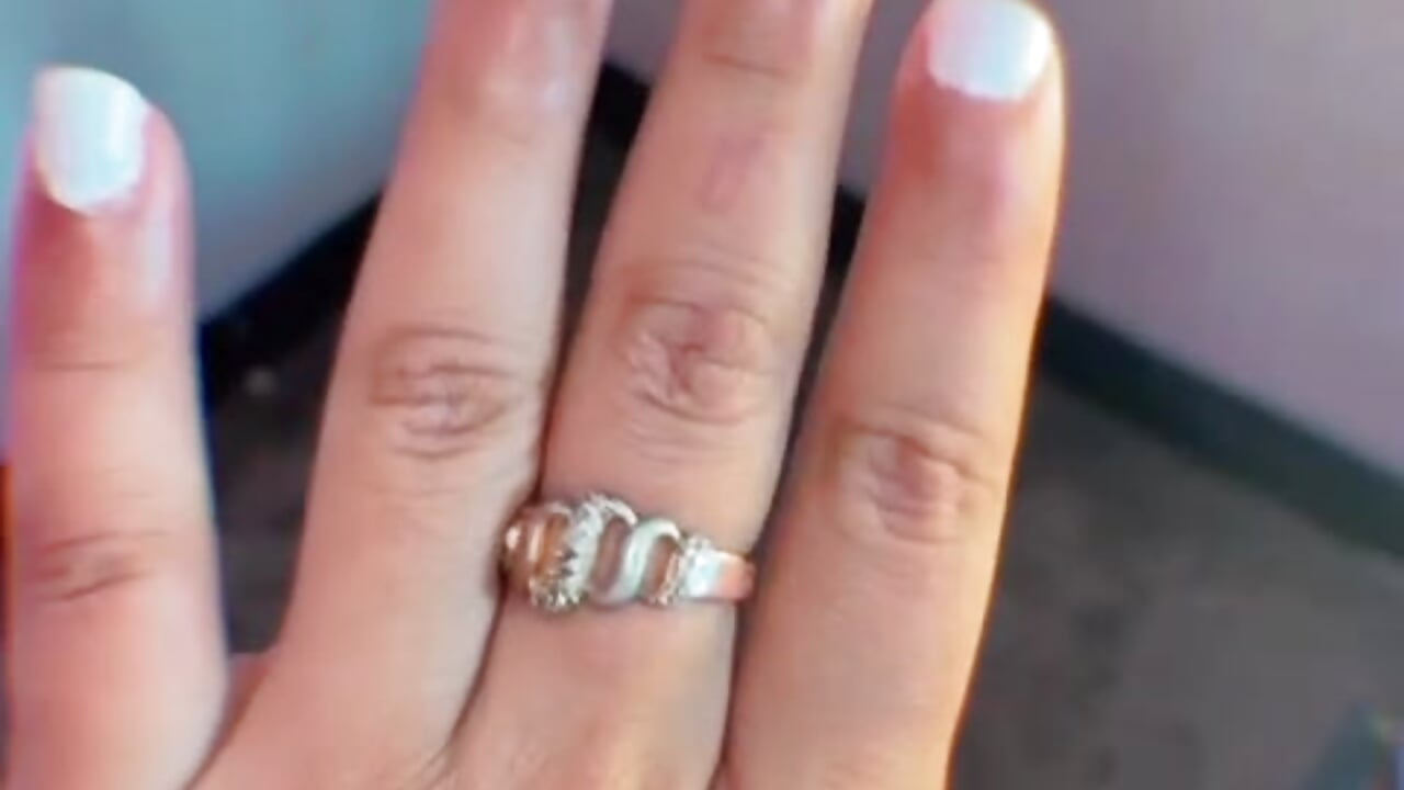 Beautiful fingernails and toenails painted a sexy white.💅👣😍🥵 - vidéo du modèle de showcams caribbean_passion_