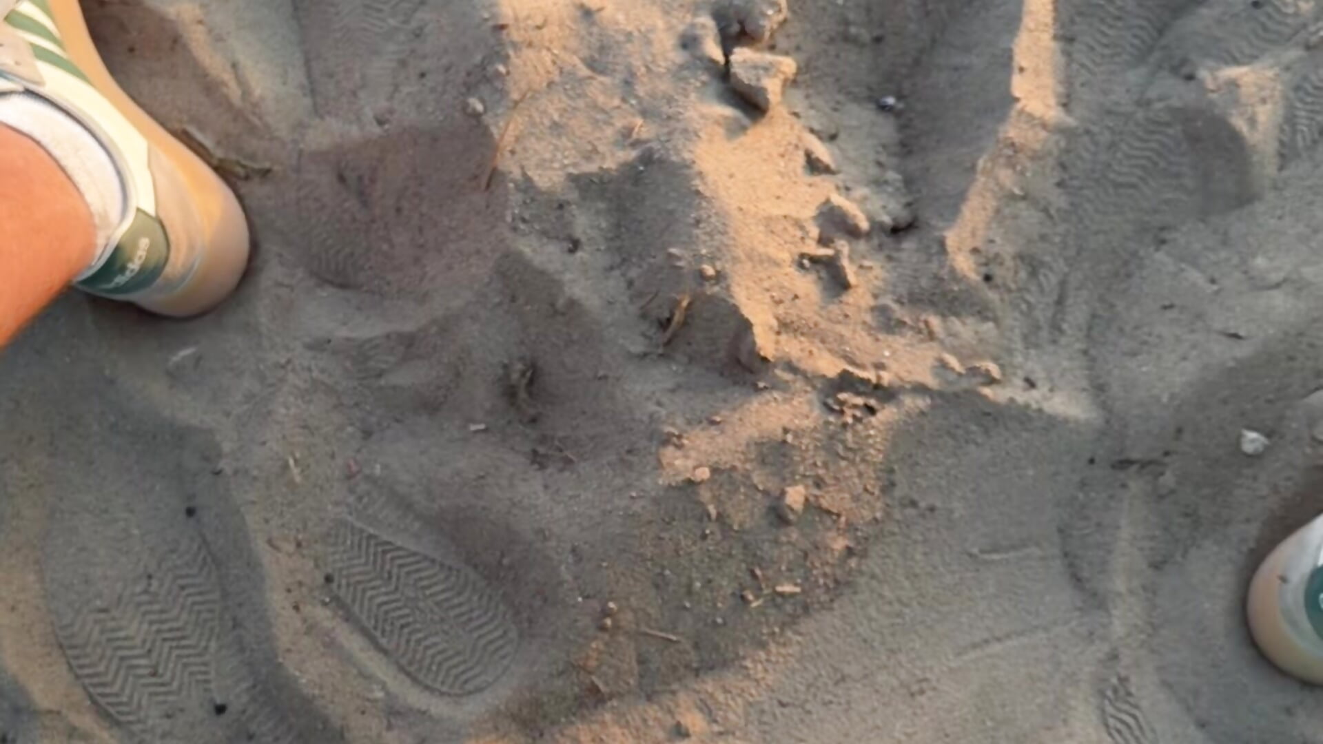Wixxen am Strand, zwei Frauen beobachten mich.