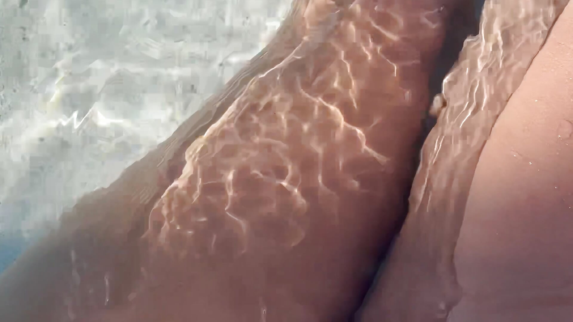 Pool ❤️ - vídeo de la modelo de cam gabyaridi