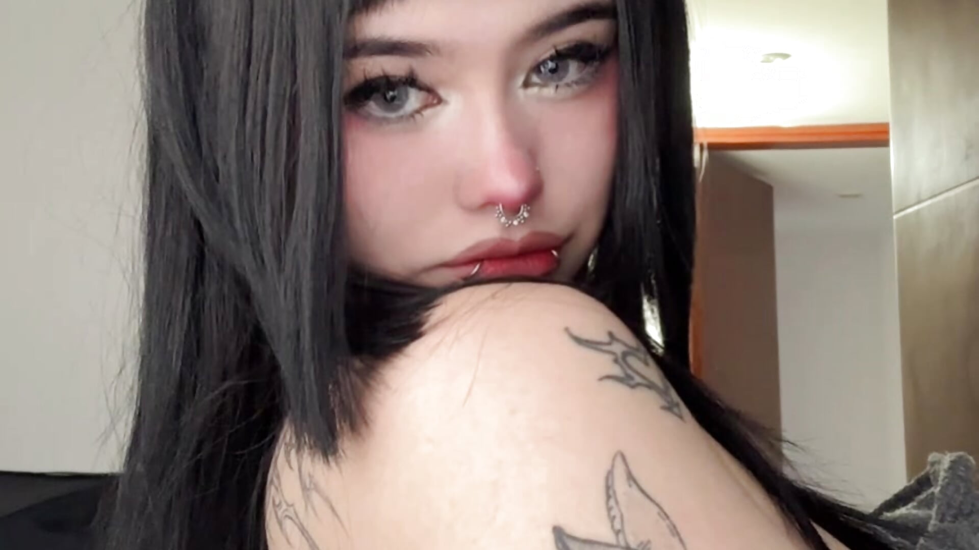 Do you like my ears? 🤍 - video di sweet_soup modella di cam