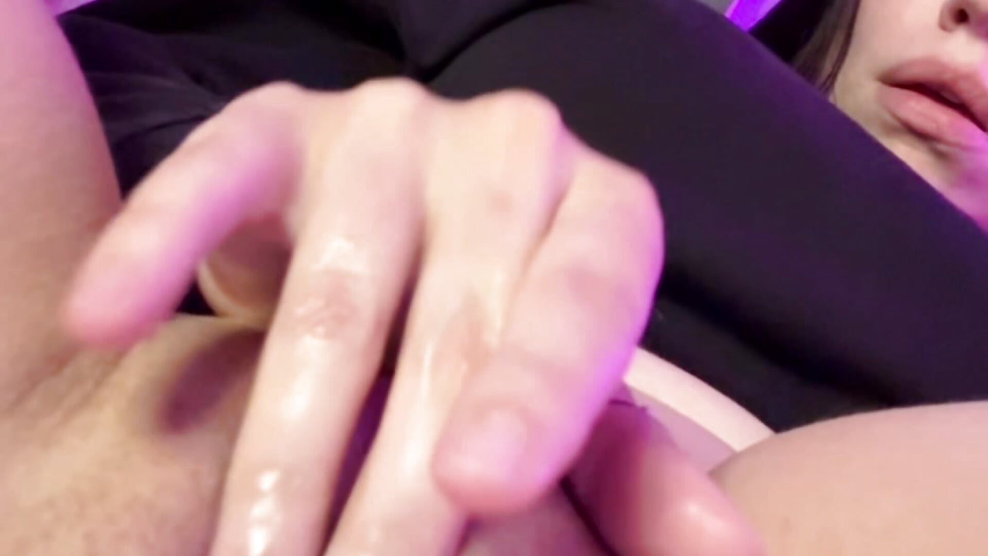 Playing w my wett pussy 🎀 - video by tease_princess777 cam model