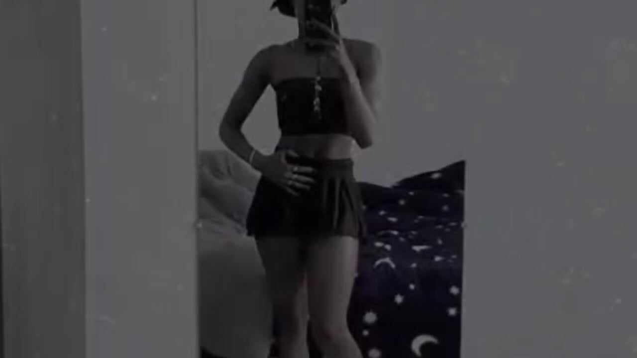 2025-07-12-155602425 - video by Sexyvyee_ cam model