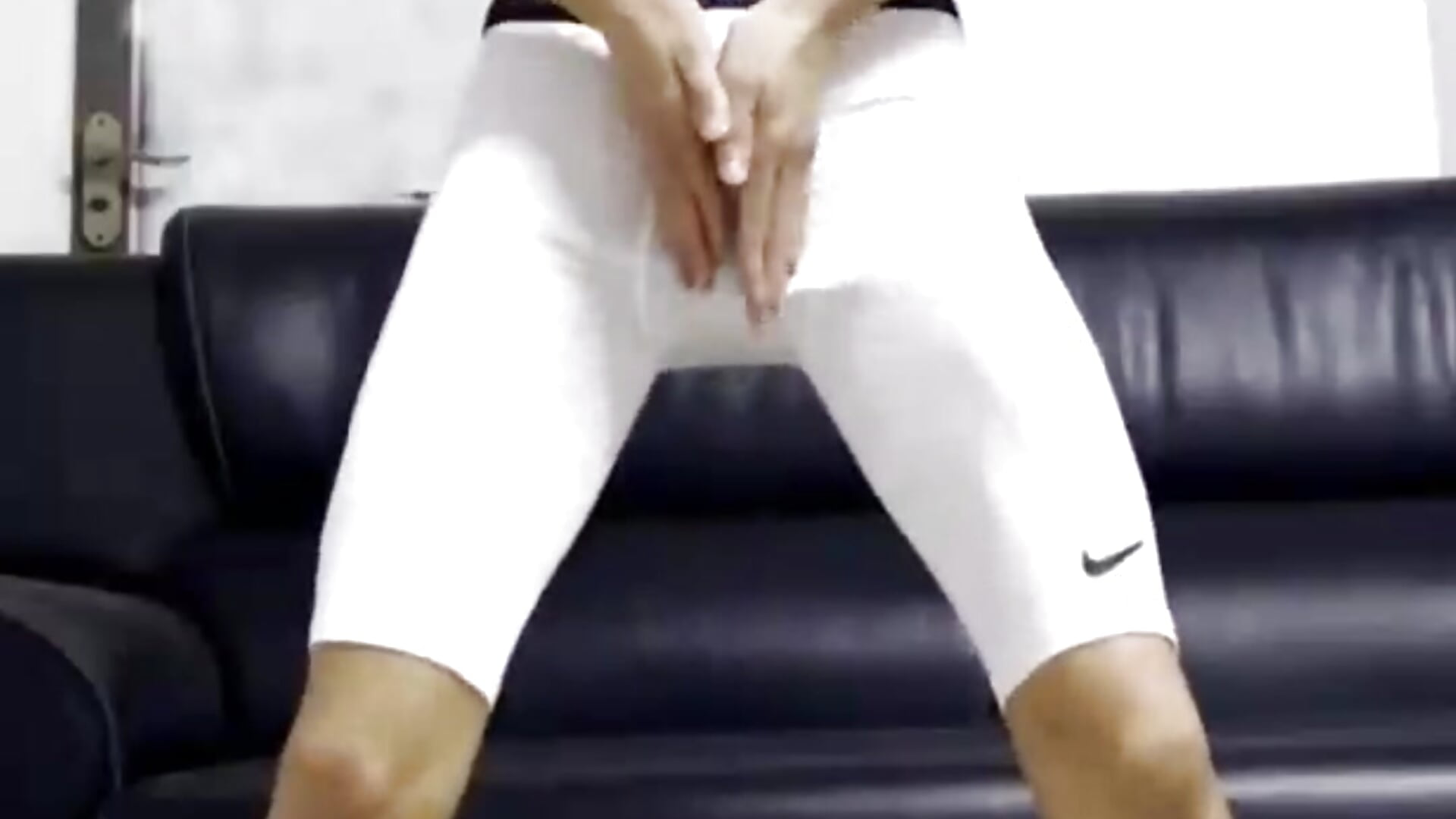 Freeshot - video by YunheLEE cam model