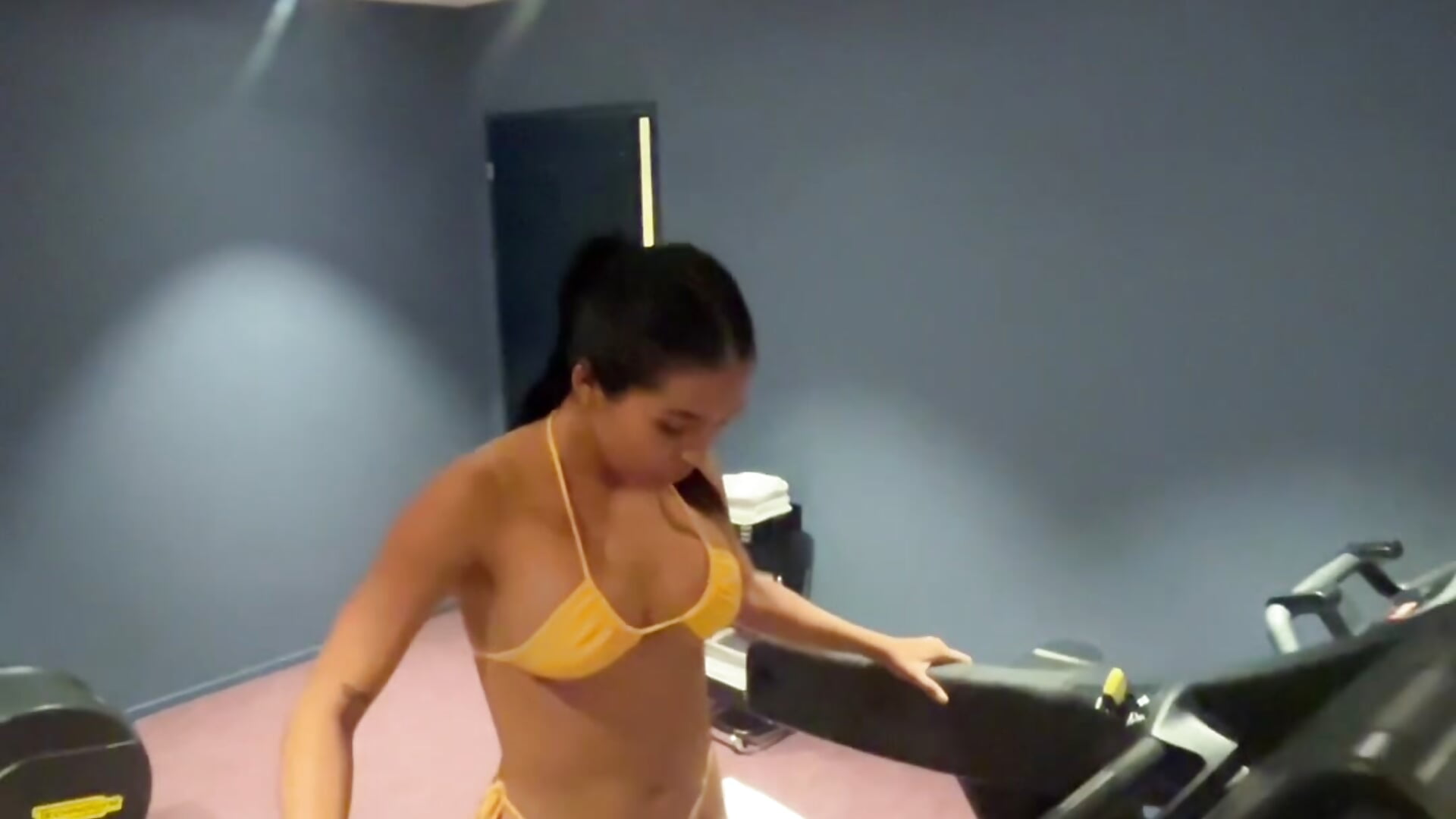💪🏼🤸🏻‍♀️ - video by Lena_Hill cam model
