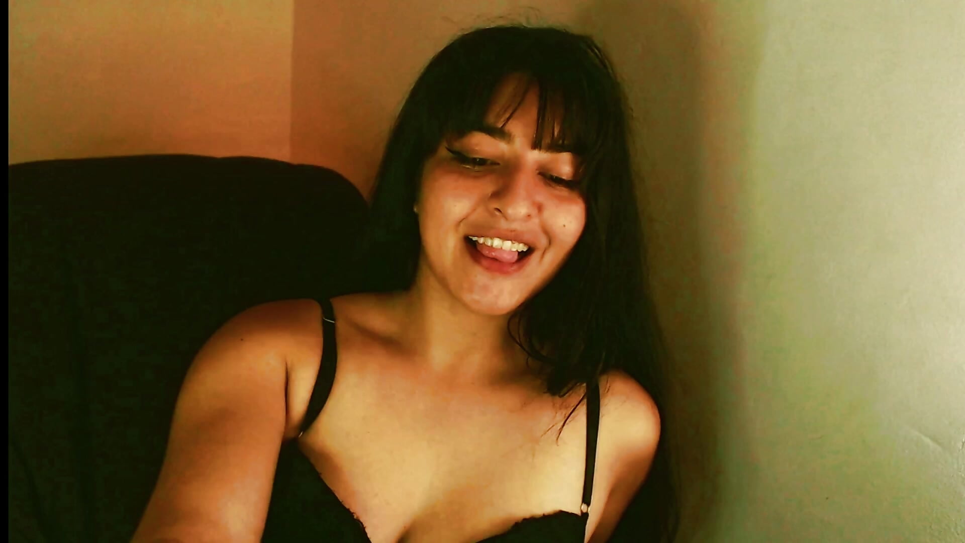 Hello!! It's Me!! - video di moritalatina modella di cam