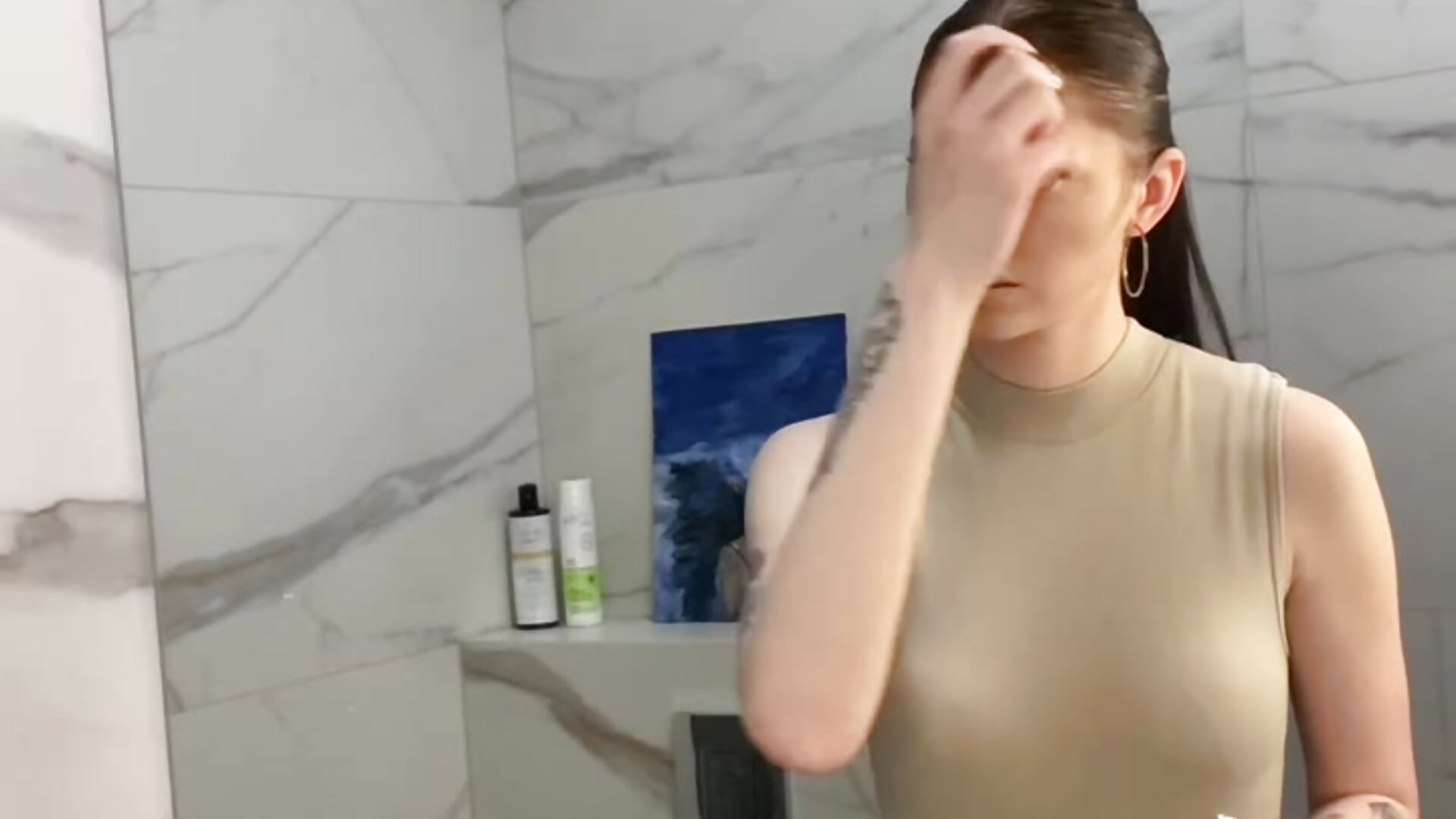 Doing make up - video by Lis_Kelly cam model