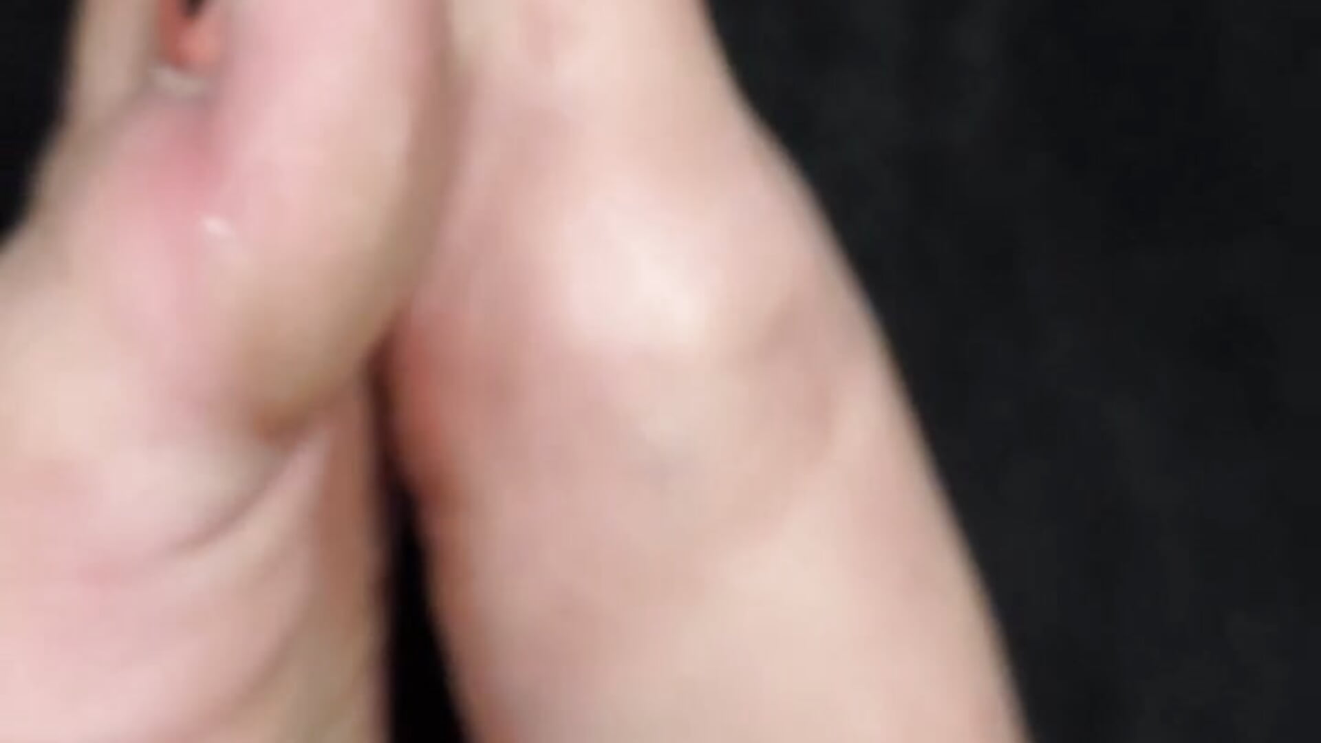 Footjob on Torso dick🥵 – video af AmberLayla cam-model