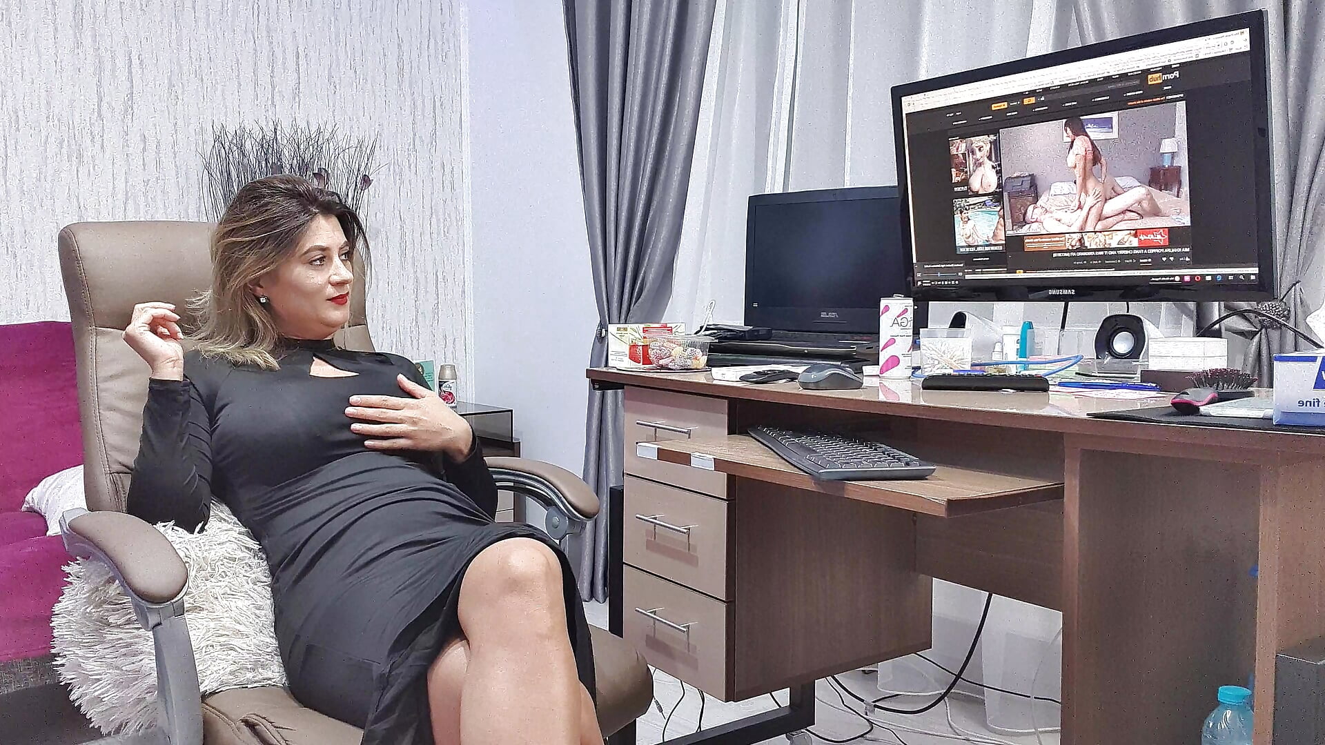 4k Fingering Pussy - video by KattyeFox cam model