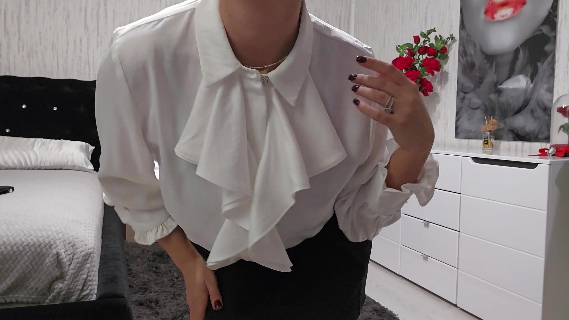 TEASER Office Outfit Modeling and Naked Body Reveal - clip cu KattyeFox