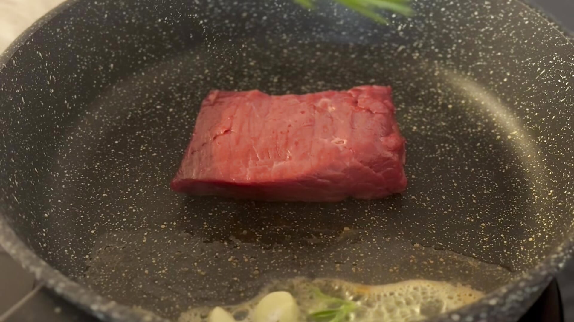 I’m frying a steak－カメラキャストのMashkaRayの動画
