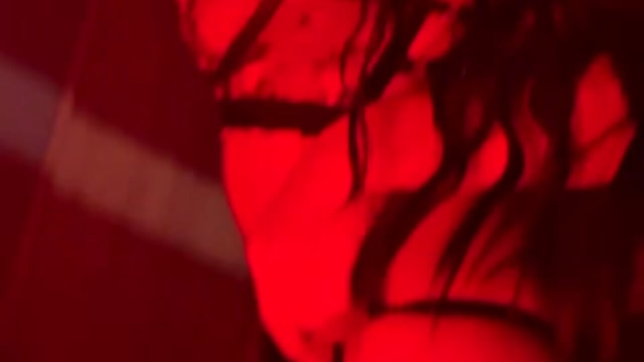 Between red shadows ... and you want them not to go out. - video oleh model kamera ximenawilliamss