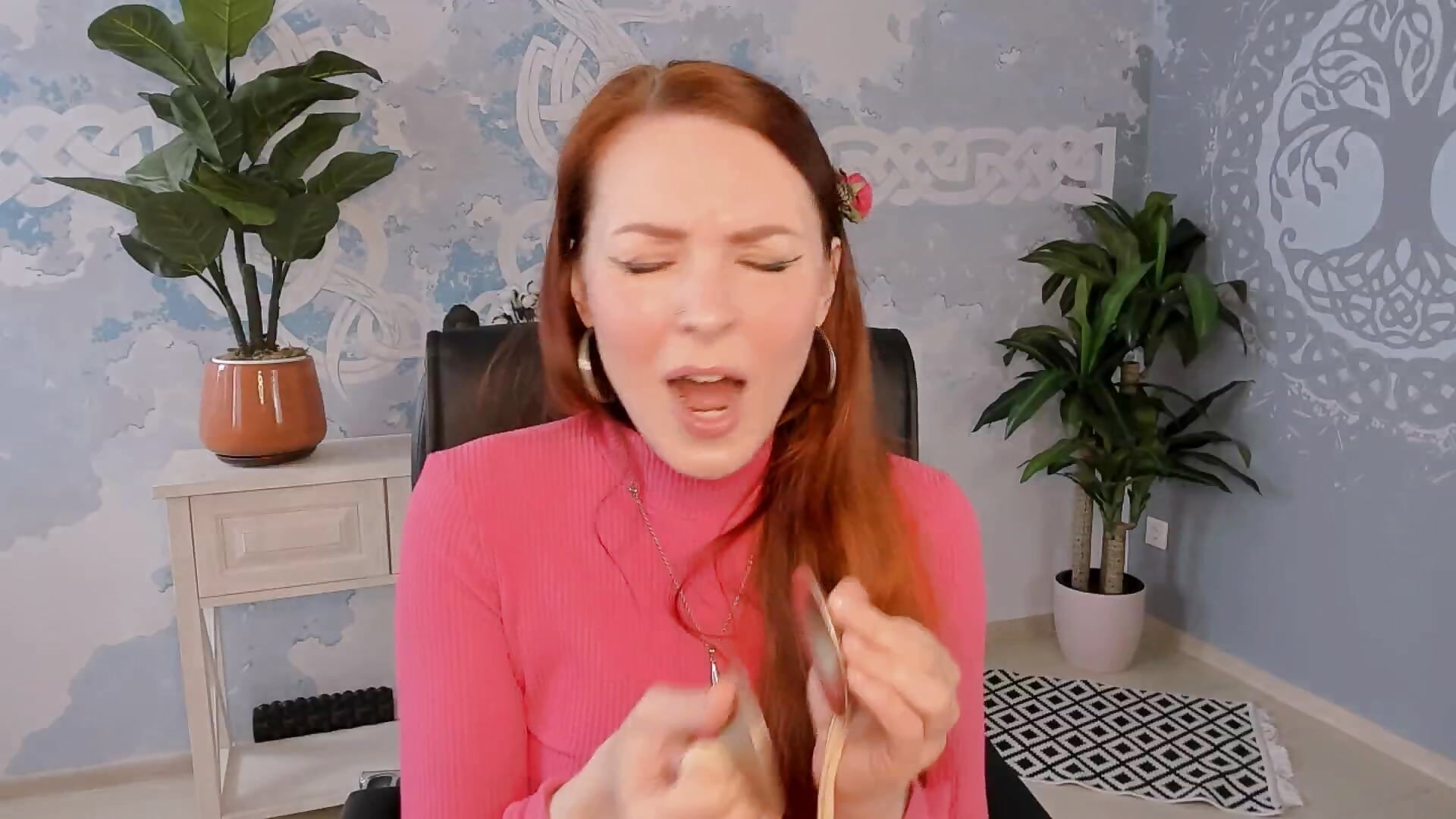 My favorite mantra and play the kartals - video by VandaRossi cam model