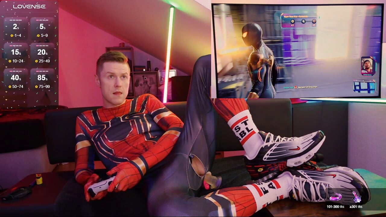 P2 Lets Play and Fuck Spiderman - vídeo de Romanheart modelo de câmara