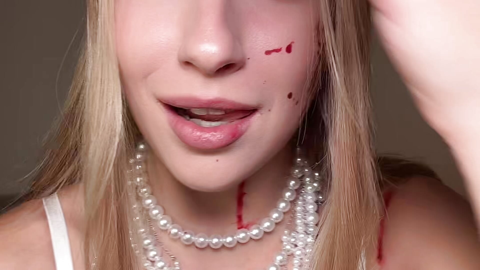 Your little elf – видео вебкам-модели ella_twinkl