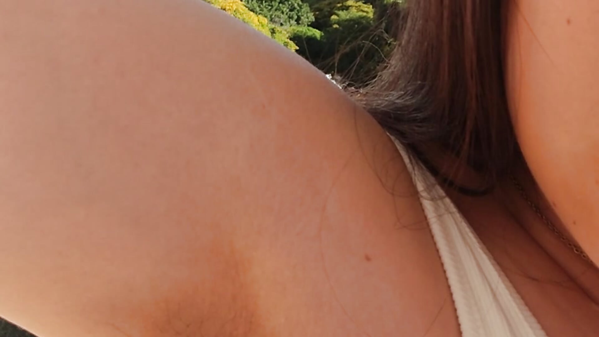 My hairy armpits sunbathing ☀️ - فيديو من HurremSultan_ موديل الكام