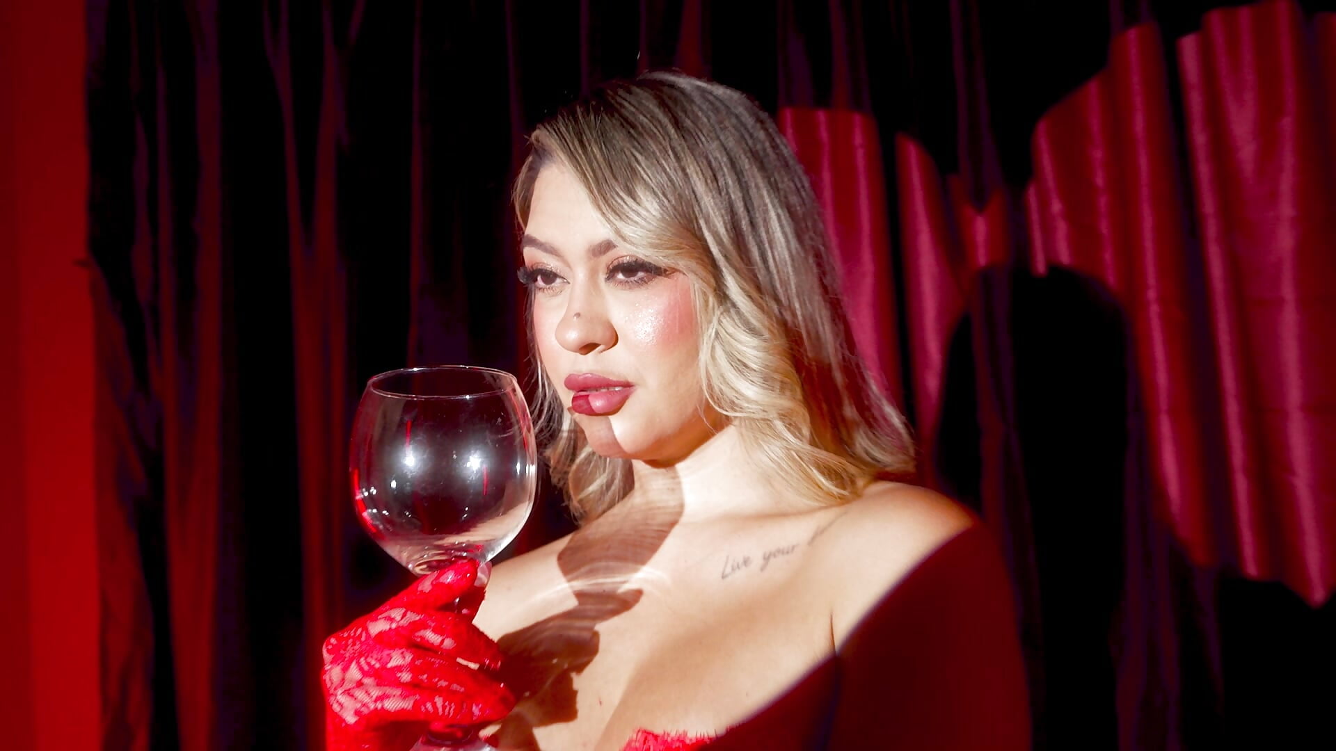 Lady Red ❣ - video by JoannaStanford cam model