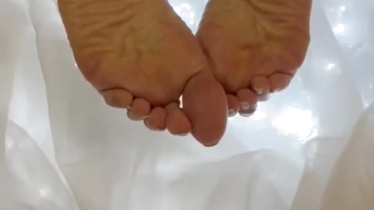 Sexy feet - video by Luna_smit08 cam model