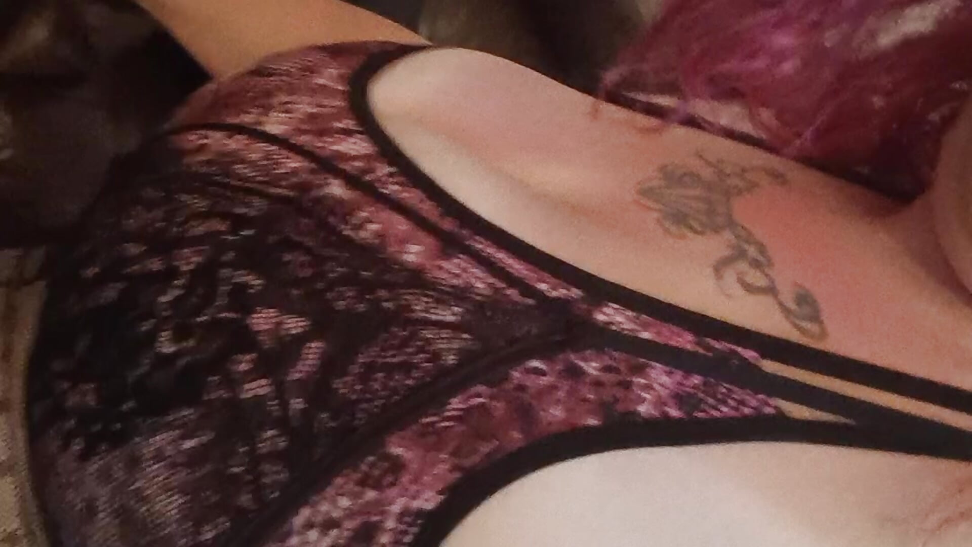 Just a quick look at the curves - video by Bustycurves cam model