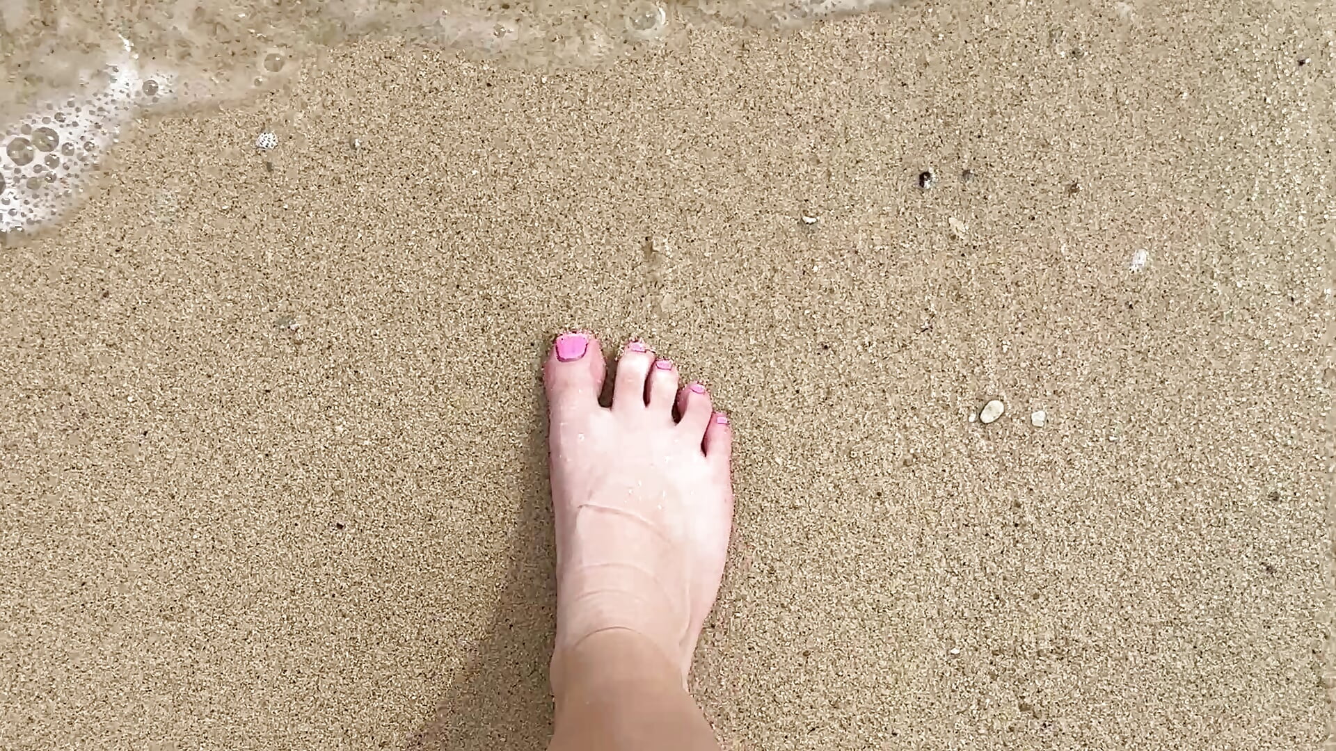 Walk Barefeet in the Ocean 😽 - video by Livewithlucy cam model
