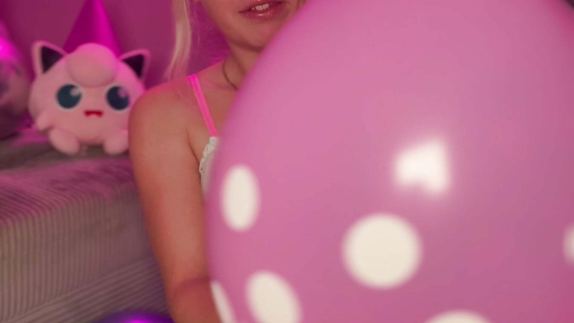 Ballon Fun  🎈 Blow, ride and sqeeze 🎉🎈( In dessous )– Livewithlucy kameramodell videója