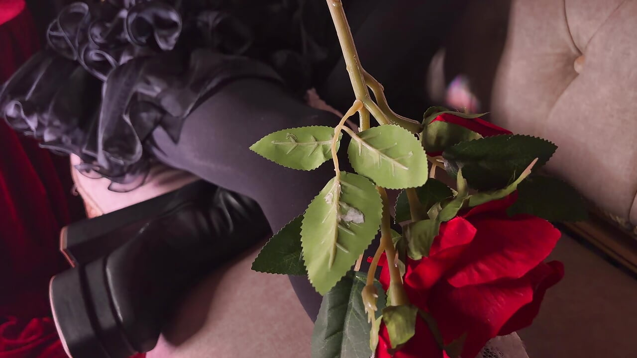 Sexy goth brunette 🌙🧛🏻‍♀️✨ - video by Aprillbrunette cam model