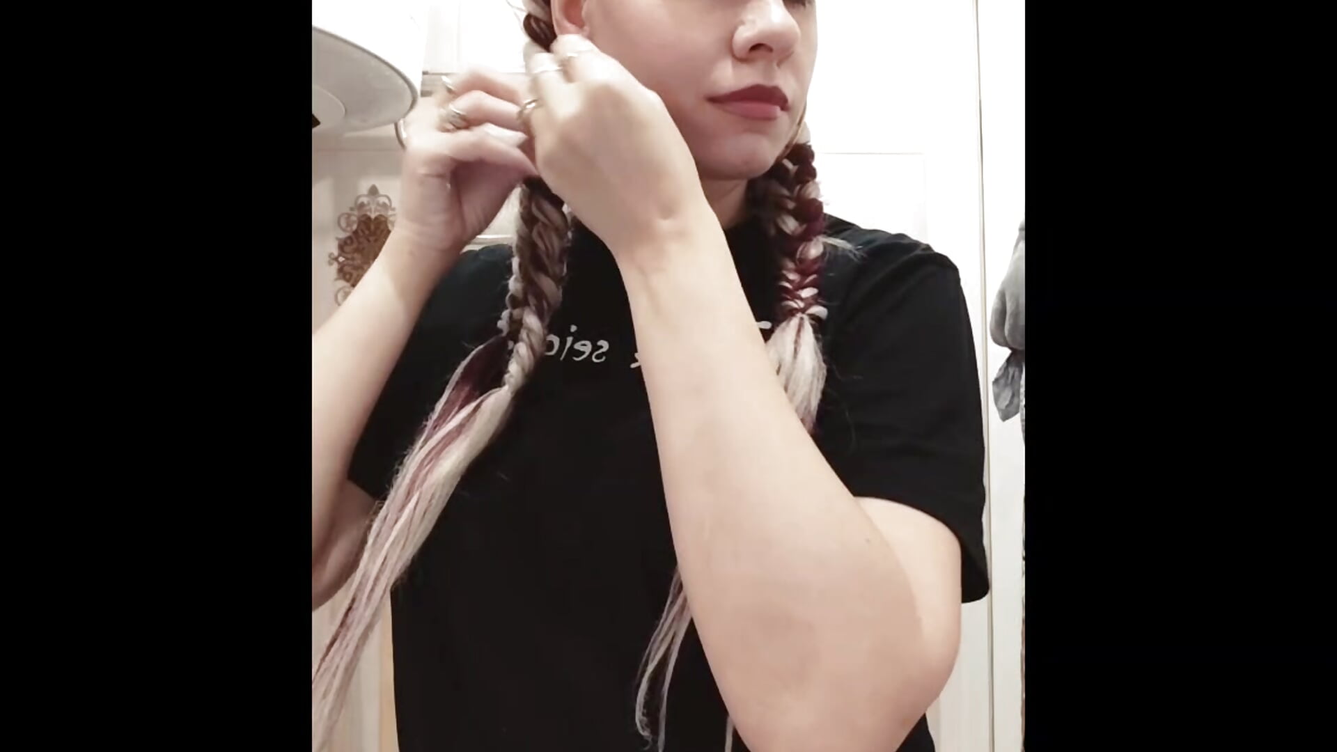 Yesterday I bought new earrings with red stones. - video av TherestlessKitty cam-modell