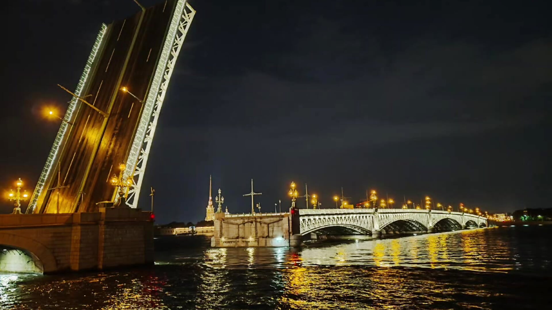 I'm on the background of a drawbridge (August 1, 2025) - video av TherestlessKitty cam-modell