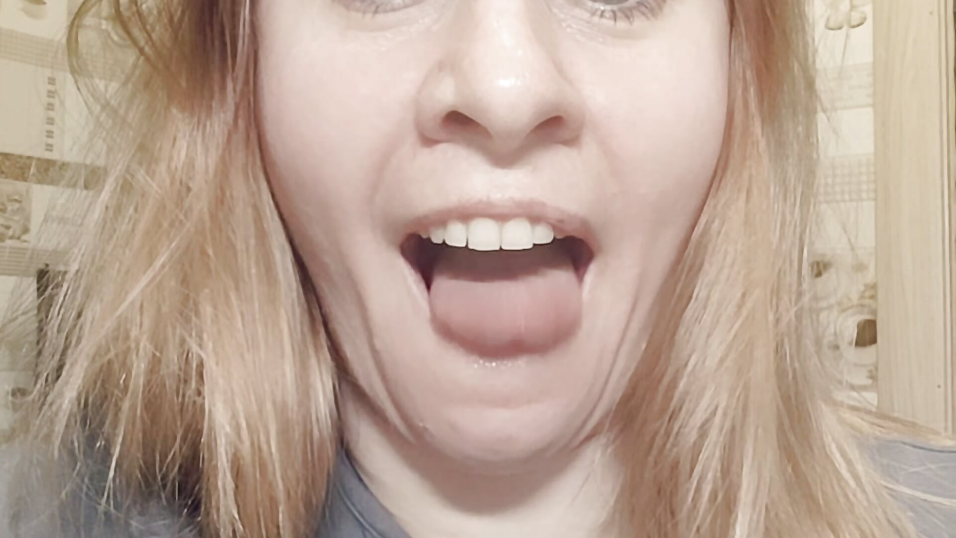 How long is my tongue 👅 like a shovel 🪠, and how crazy am I 😜 (October 14, 2026) 😄 – video od webkamerové modelky TherestlessKitty