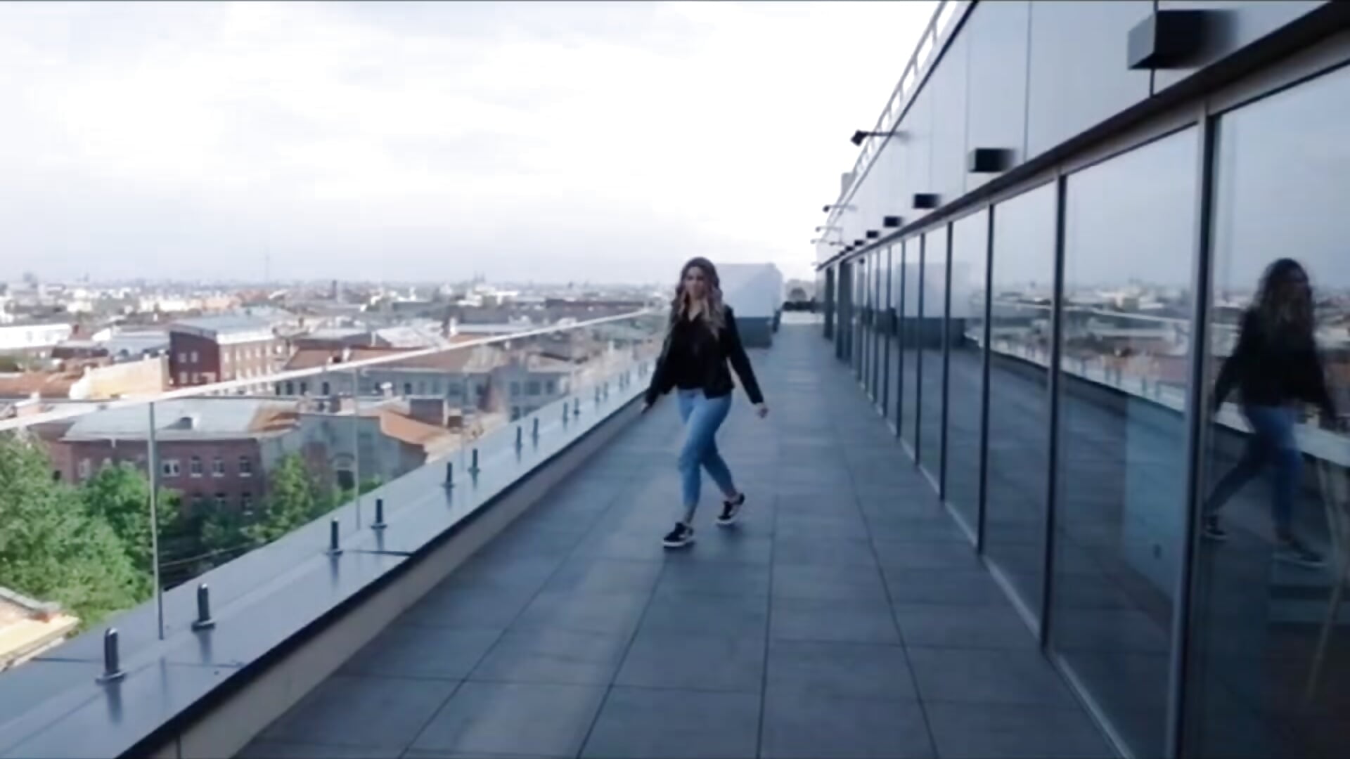 A walk on the roof of the hotel with a Beautiful view (May 20, 2026) - วิดีโอโดย TherestlessKitty โมเดลแคม
