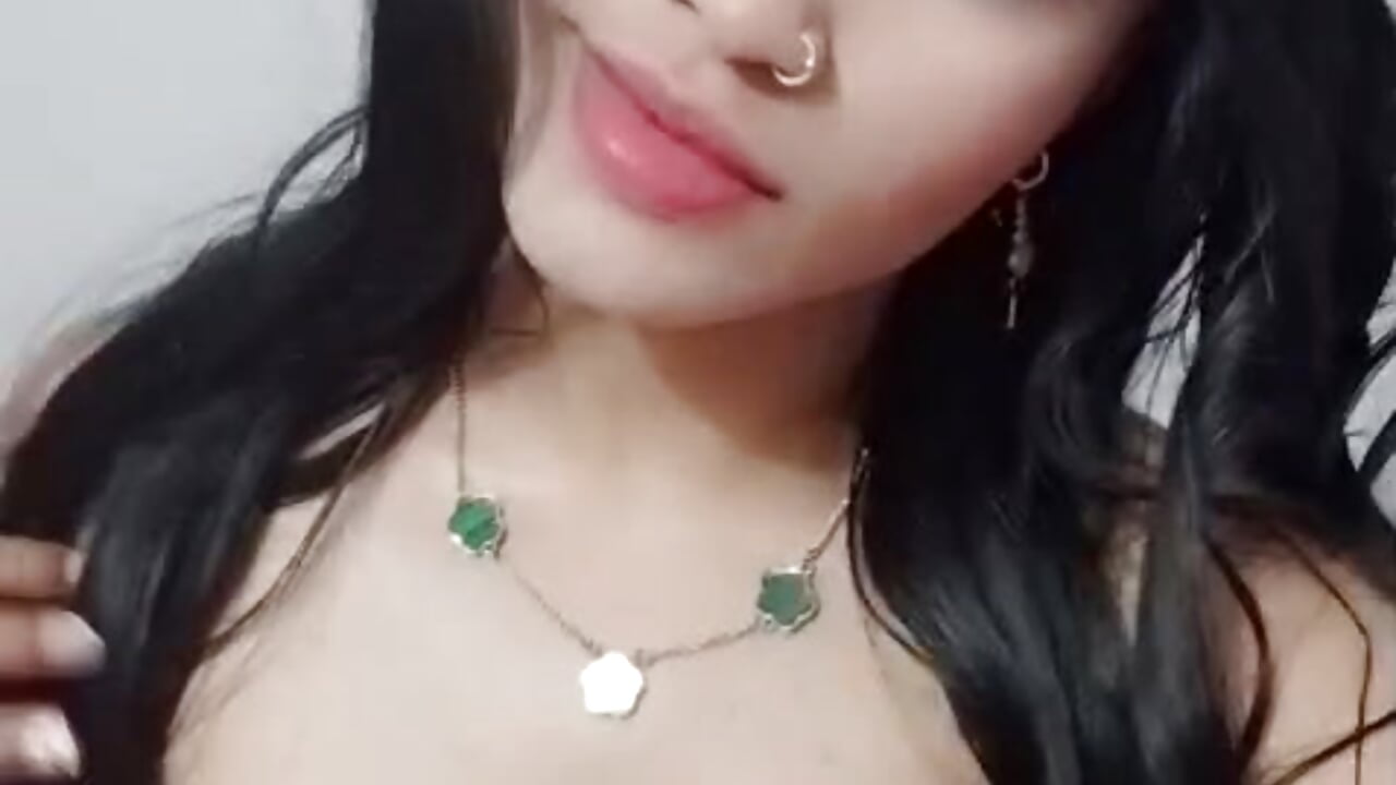 Seductive and hot - Video von Karoll014 Cam-Model