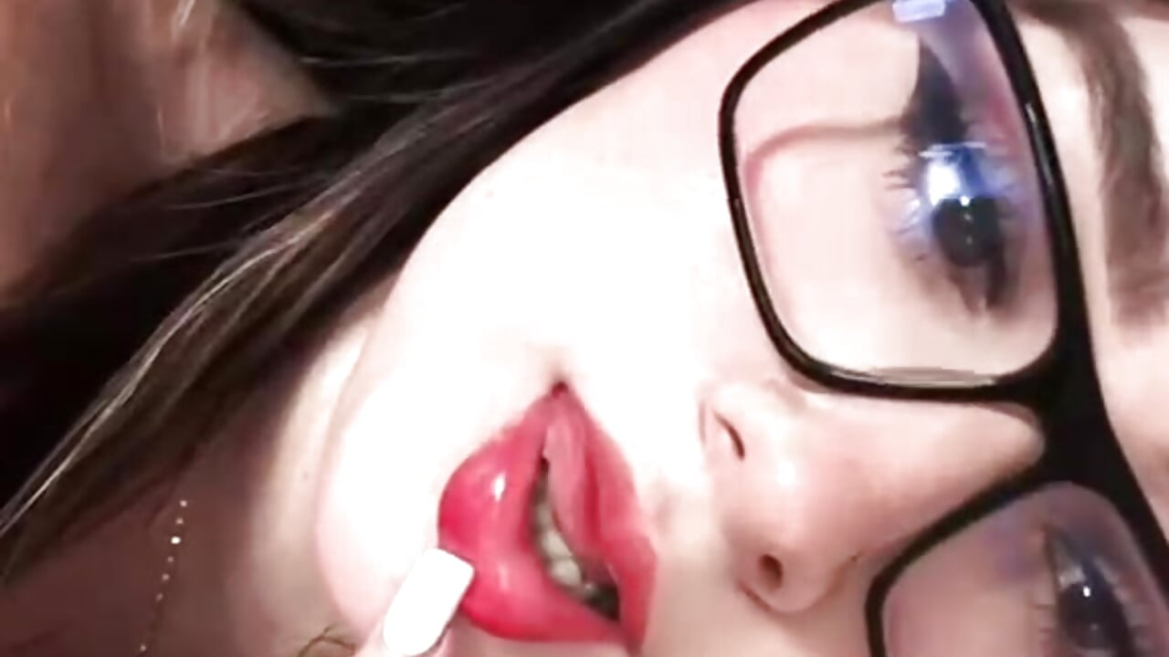 Kisses 💘 — filmik emily_hilton1, modela(-lki) na kamerkach