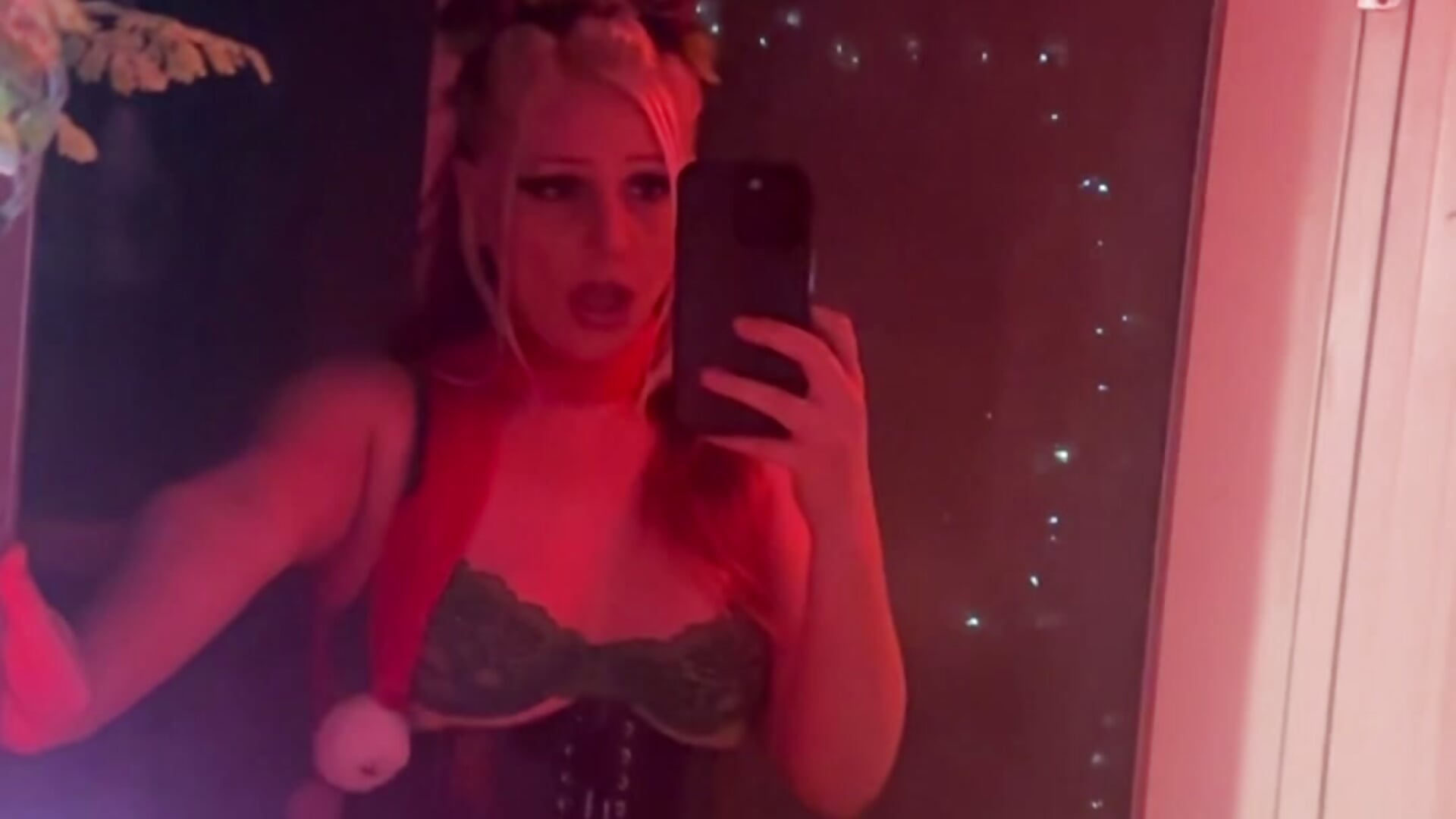 🎶🎅🏼Santa Baby… - video by avacrush cam model