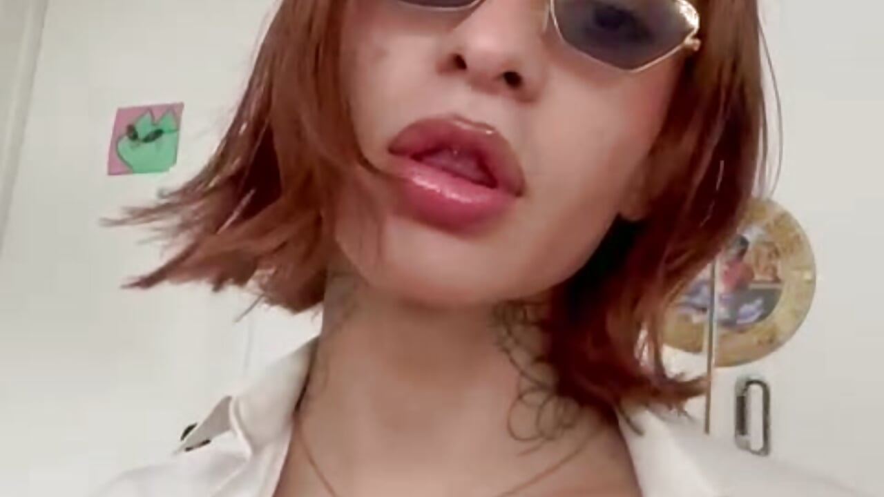 Elegant and sensual - video by MadisonWood01 cam model