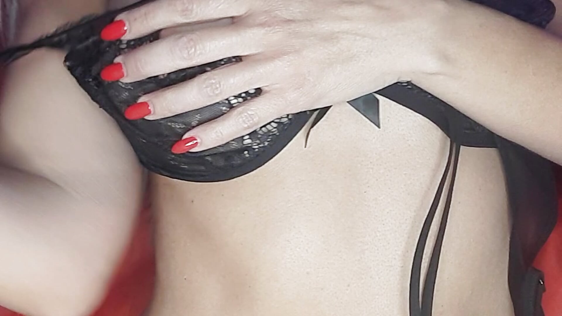 Play tits with oil / massaggio le tette con l'olio