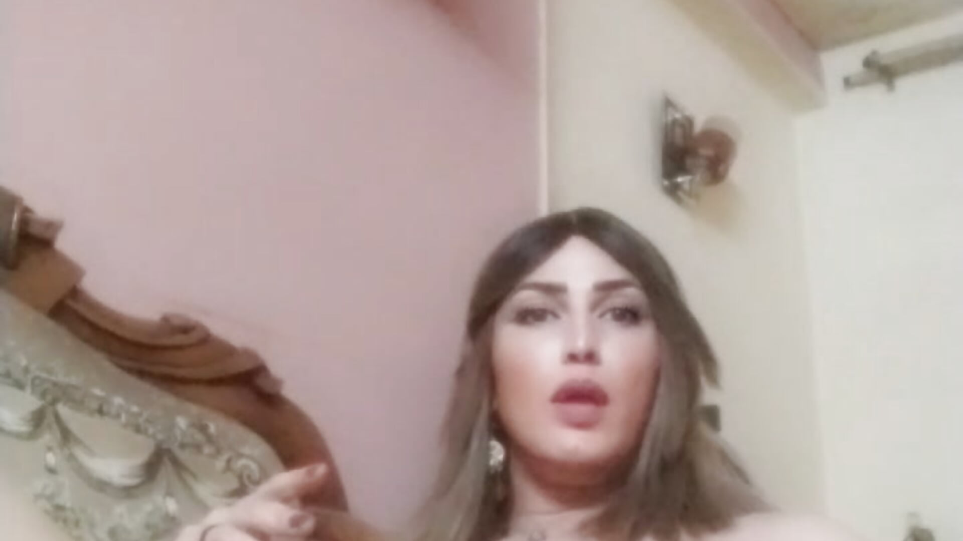 ساخنة بلعب