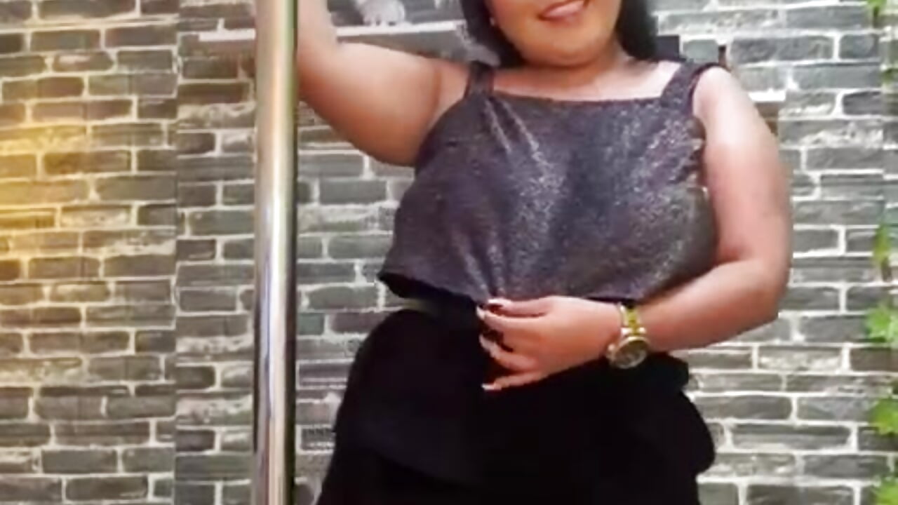 I want you to take off my clothes while I dance– iam_samy_ kameramodell videója