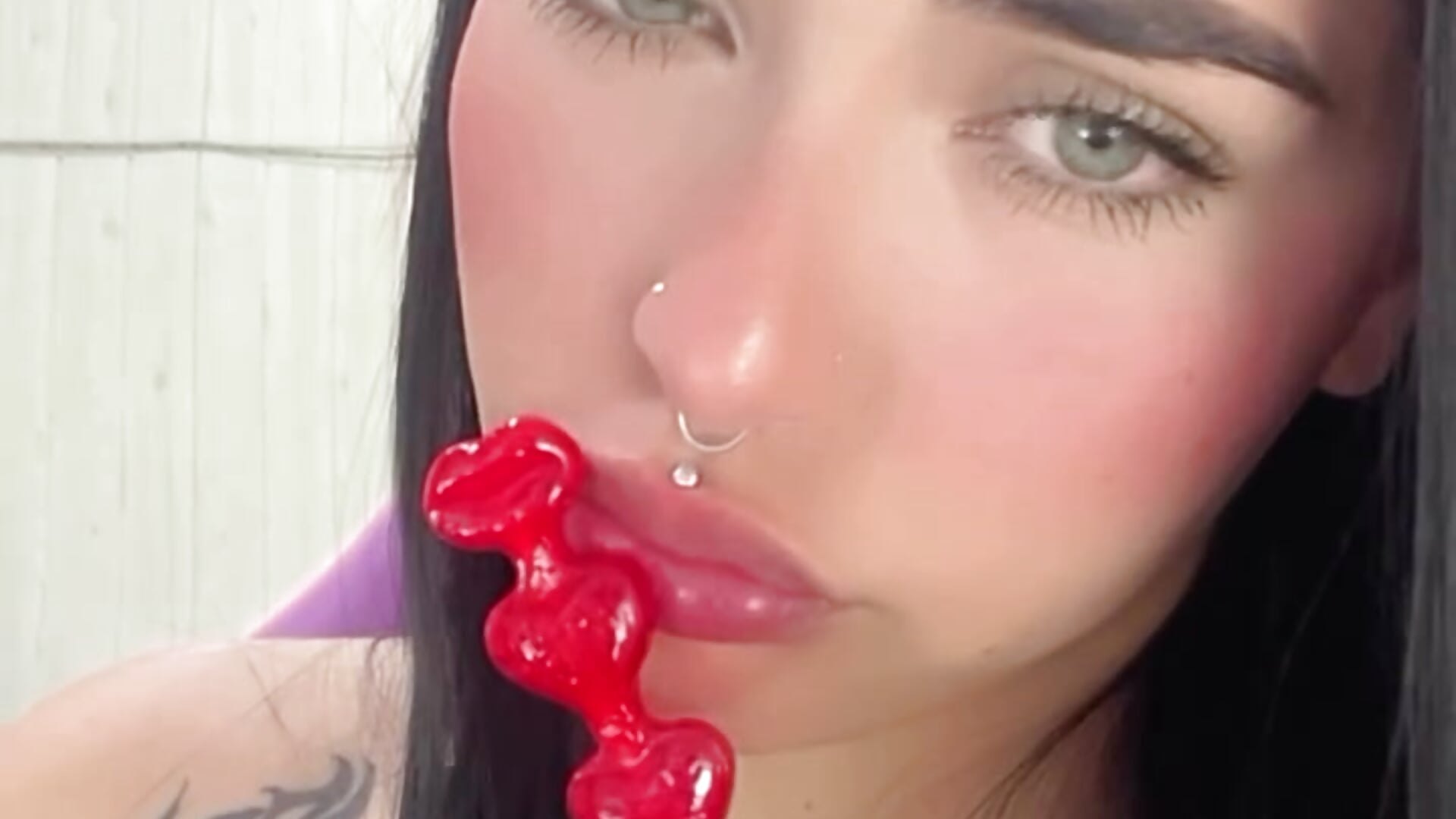 Nice little girl with her pacifier - Video von _luna_torres Cam-Model