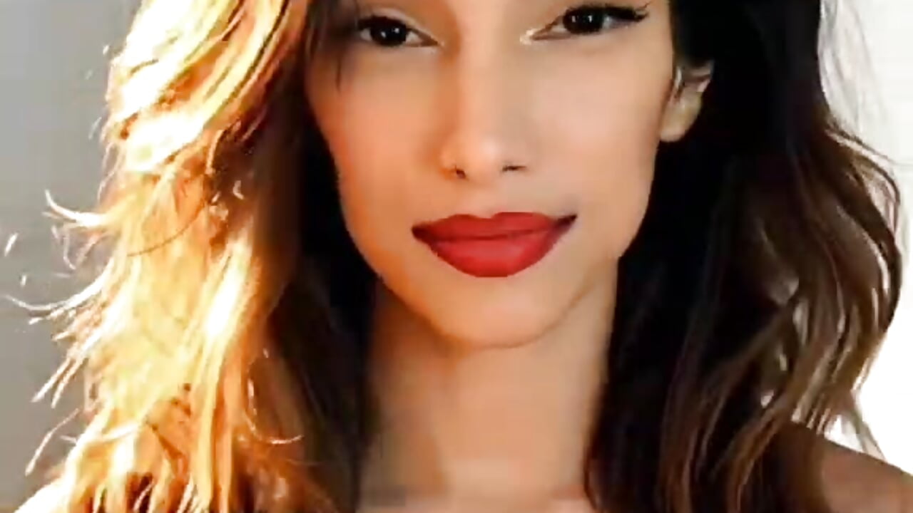 Tease - video by Silkylicious cam model