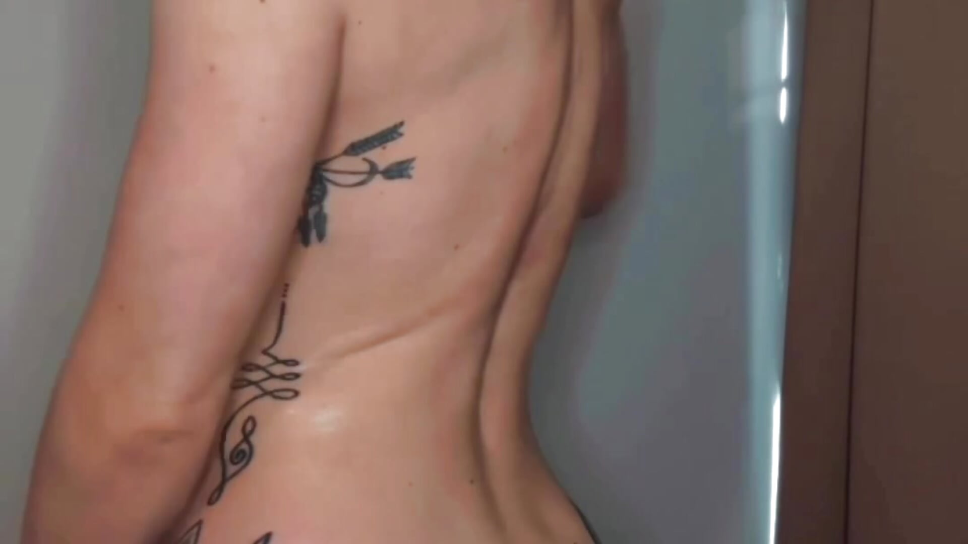 Oiling myself up - video by wildefaye cam model