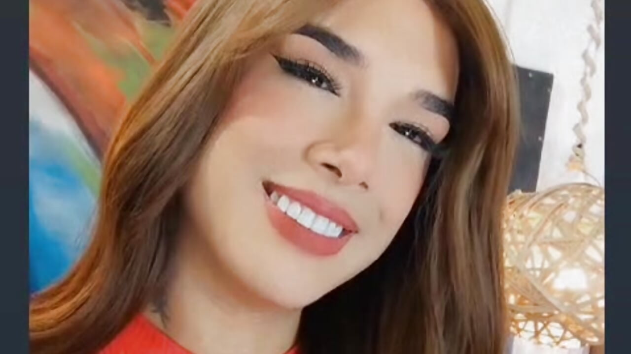 smile - video by victoria_aleia_ cam model