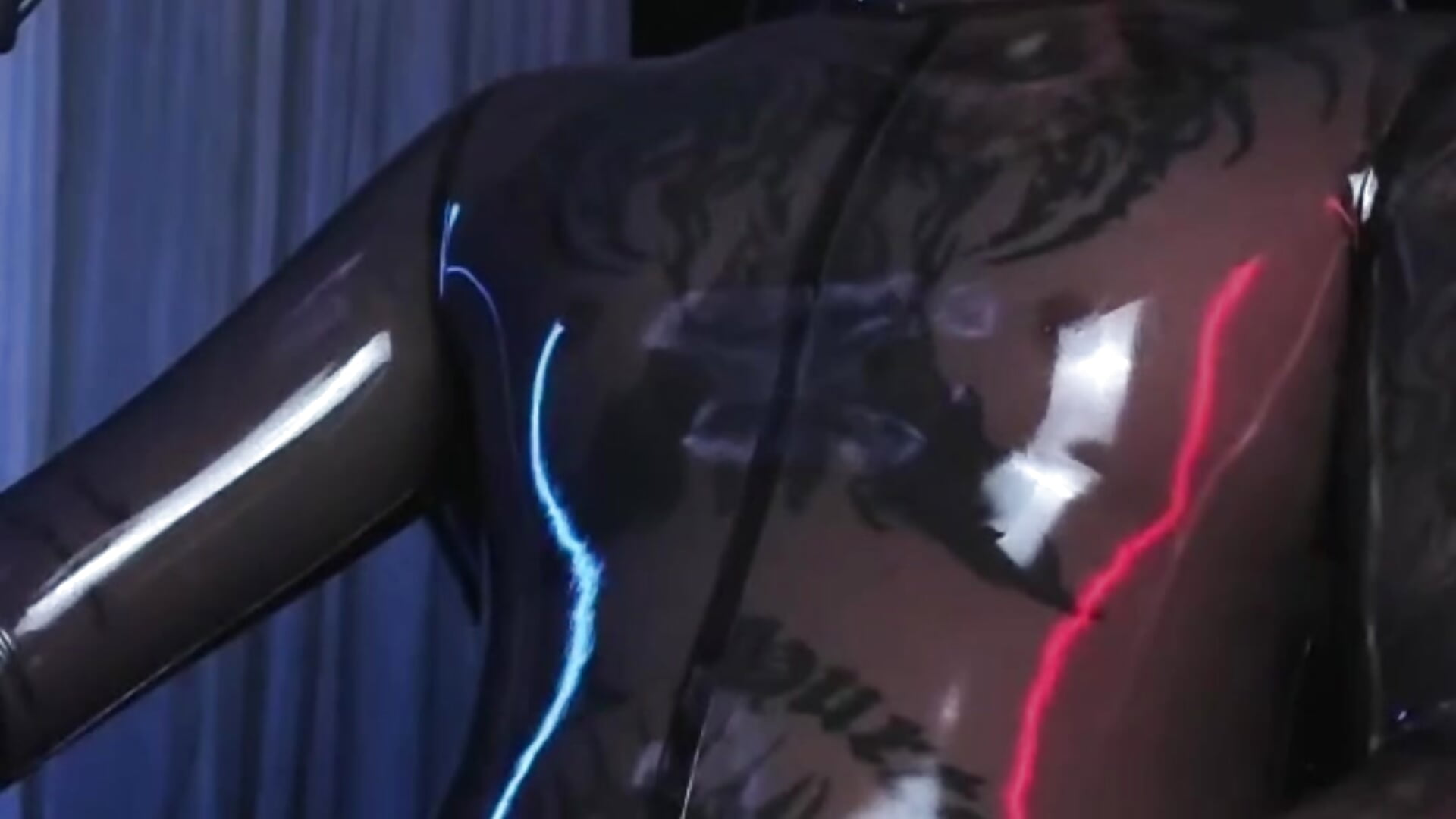 Vídeo em tendência de modelo na câmara allanhurtss 6986