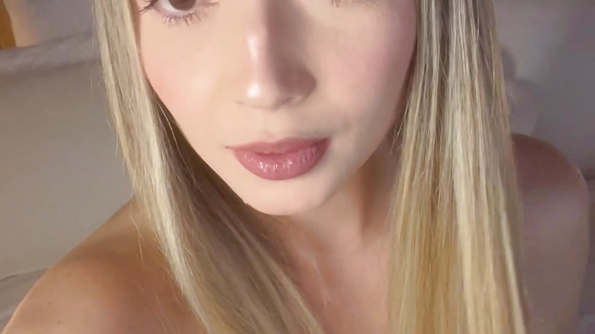 Muah 💋 - video od modelky/modela Ajen_Blondie