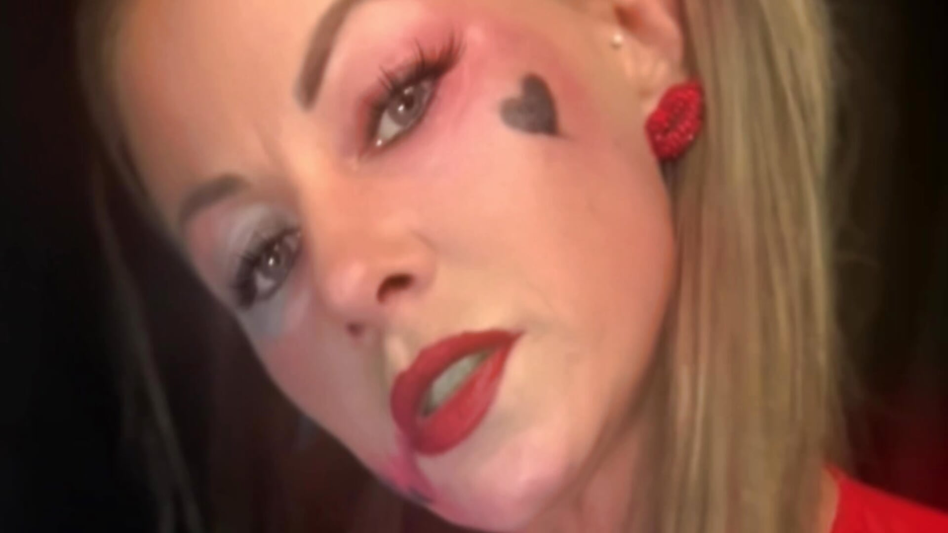 UNCENSORED - LOOKING for JOKER🔥ich geh heute aus, mal sehen was passiert... - video di Tatjana_Sue modella di cam