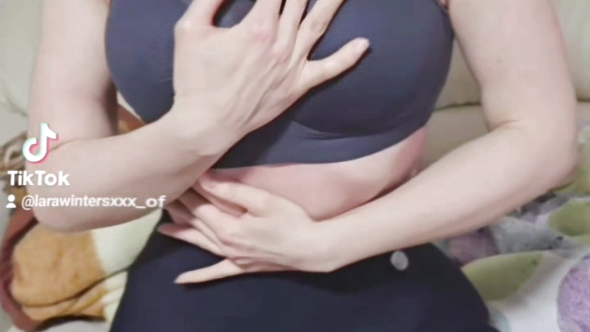 Welcome to My Darkness - vídeo de Larawinters modelo de câmara